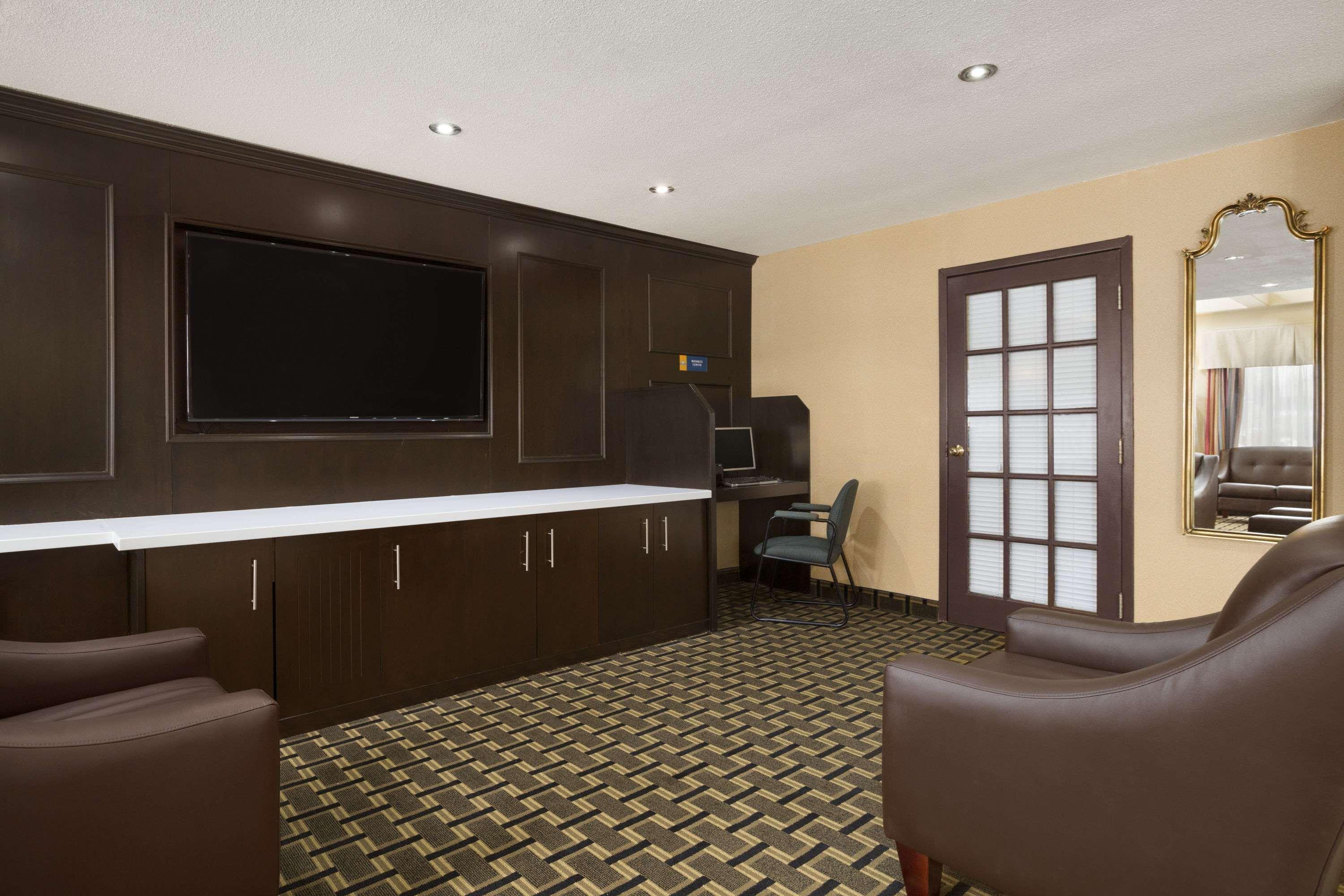 Hotel Days By Wyndham Woodstock